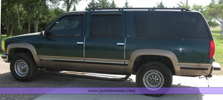 image for item 8371 1997 GMC K2500 Suburban