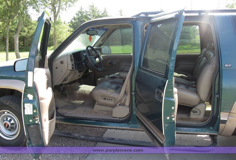 image for item 8371 1997 GMC K2500 Suburban