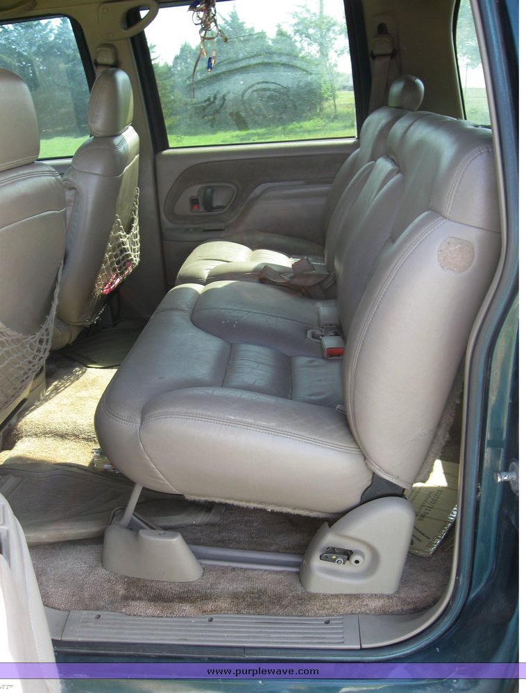 image for item 8371 1997 GMC K2500 Suburban