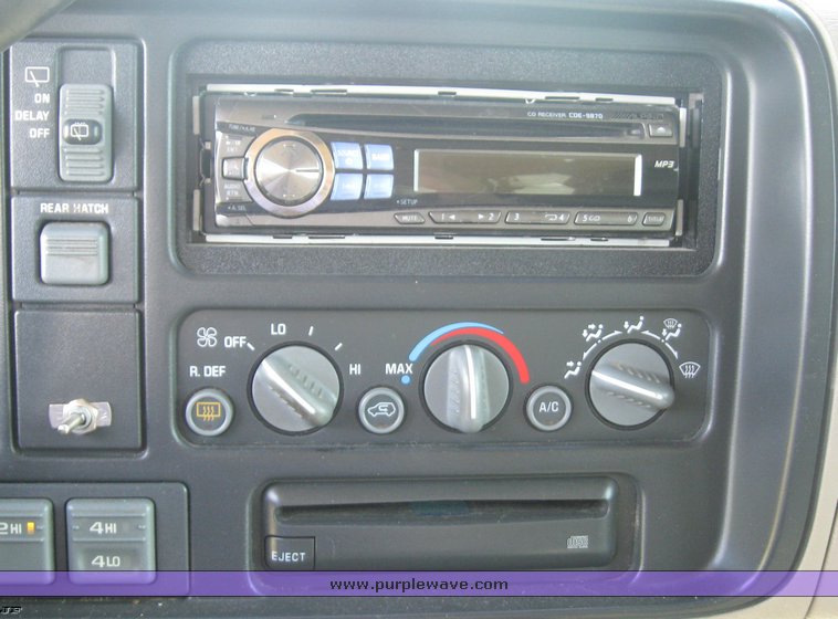 image for item 8371 1997 GMC K2500 Suburban