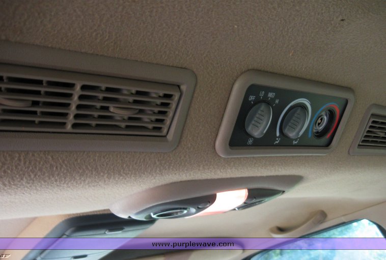 image for item 8371 1997 GMC K2500 Suburban