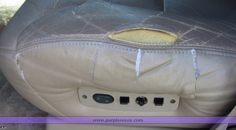 image for item 8371 1997 GMC K2500 Suburban