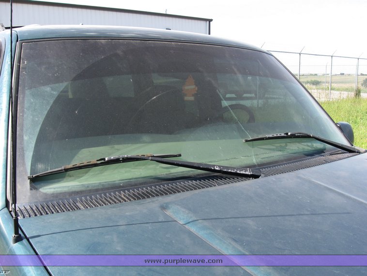 image for item 8371 1997 GMC K2500 Suburban