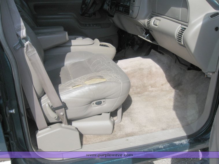 image for item 8371 1997 GMC K2500 Suburban