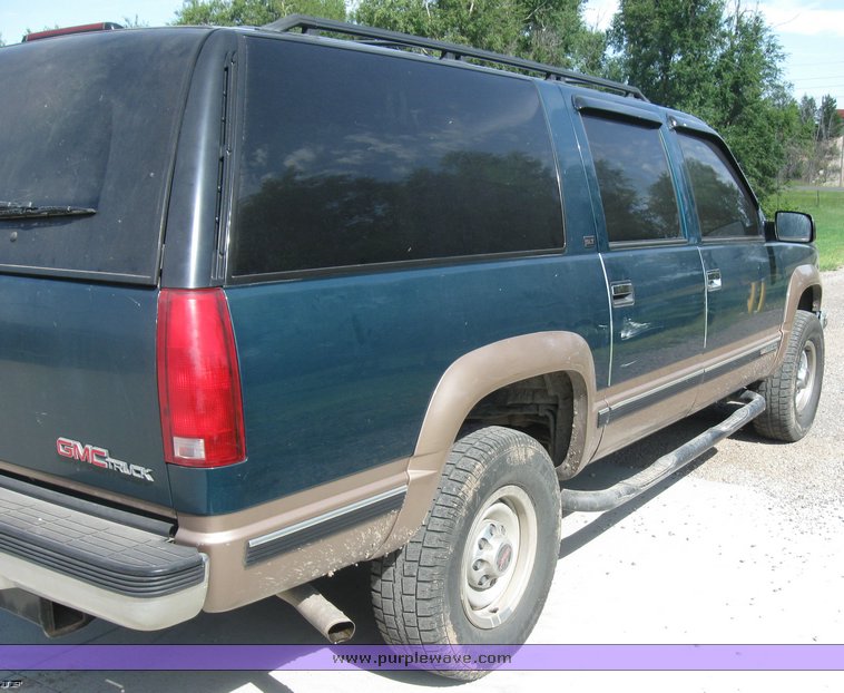 image for item 8371 1997 GMC K2500 Suburban