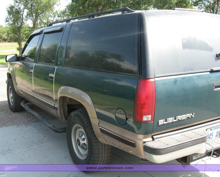 image for item 8371 1997 GMC K2500 Suburban
