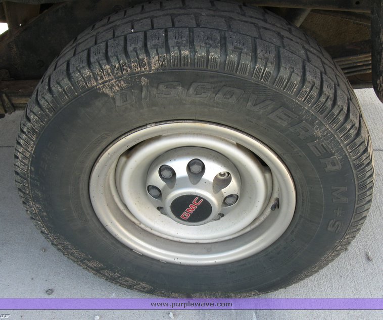 image for item 8371 1997 GMC K2500 Suburban