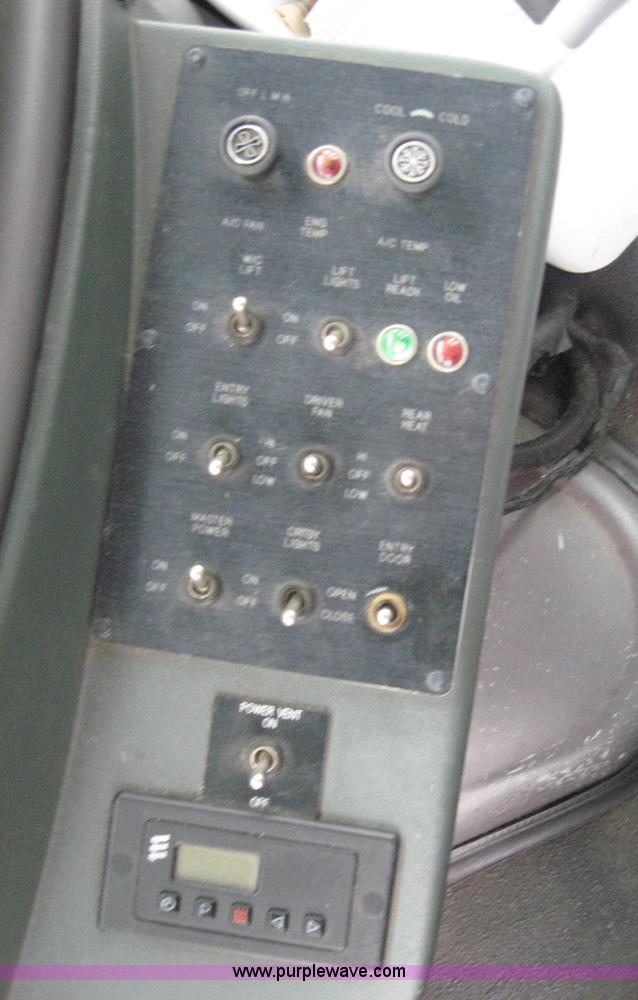 image for item 8586 2000 Ford E450 Super Duty 14-passenger bus