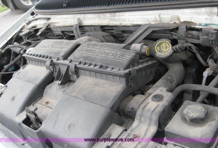 image for item 8586 2000 Ford E450 Super Duty 14-passenger bus