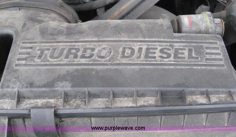 image for item 8586 2000 Ford E450 Super Duty 14-passenger bus