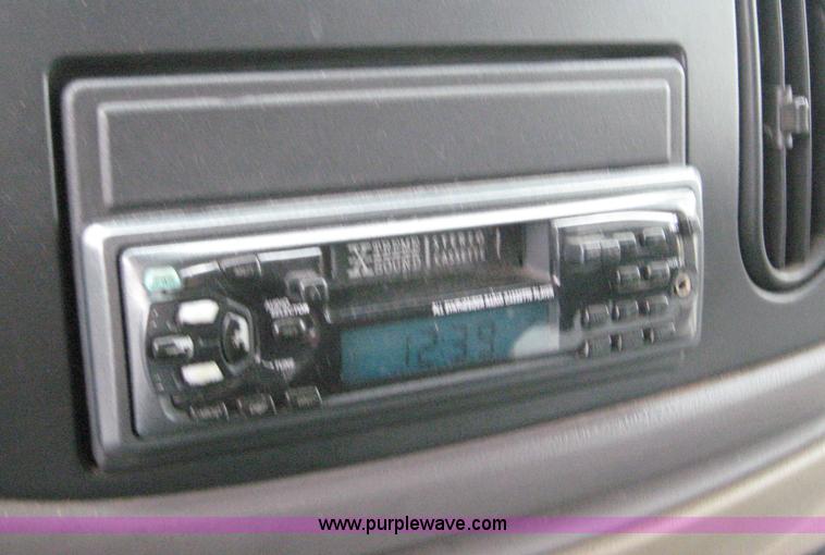 image for item 8587 1998 Ford E350 13-passenger bus