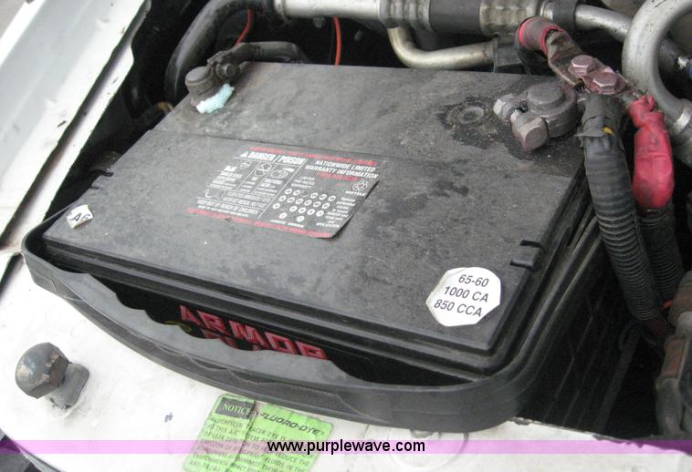 image for item 8587 1998 Ford E350 13-passenger bus