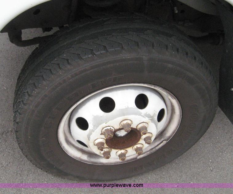 image for item 8587 1998 Ford E350 13-passenger bus