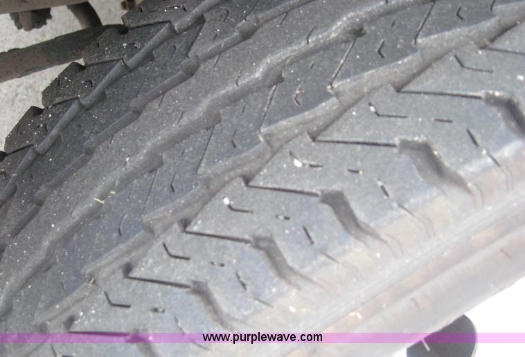 image for item 8587 1998 Ford E350 13-passenger bus