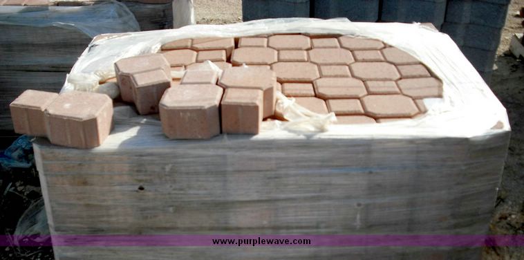 image for item 2001 Pallet of Pavestone Decorastone oversize standard pavers