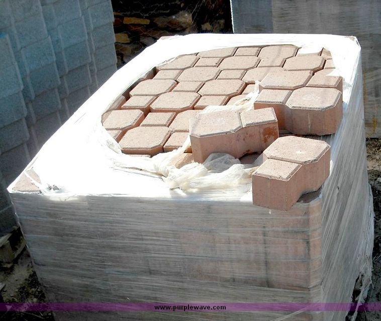 image for item 2001 Pallet of Pavestone Decorastone oversize standard pavers