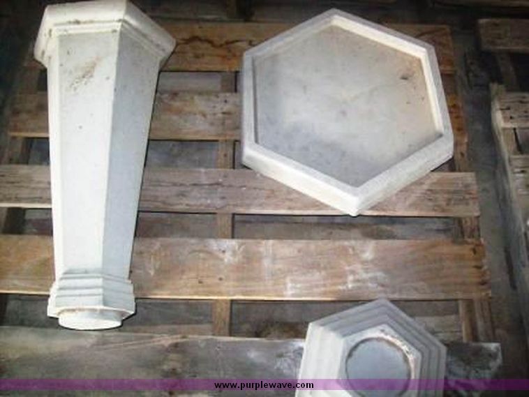 Concrete bird bath in New Braunfels, TX Item 2331 sold Purple Wave