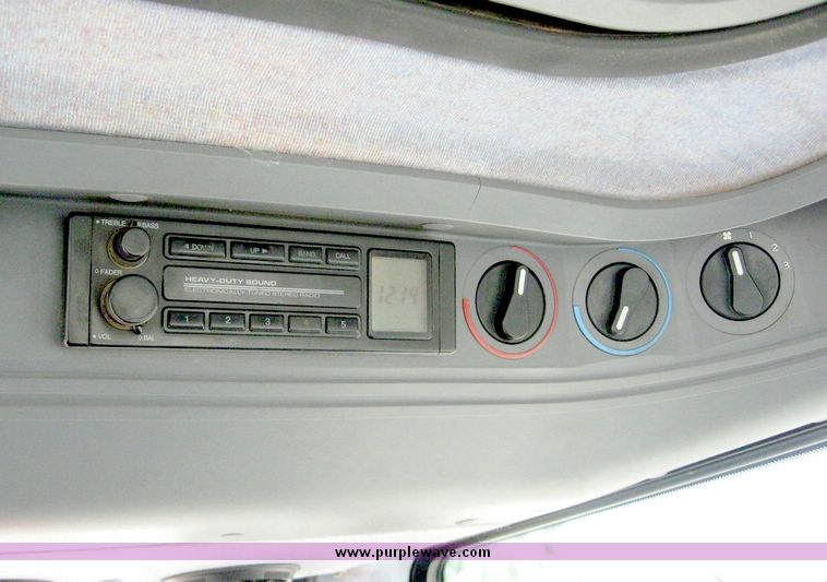 image for item 5252 1998 New Holland 6640SL tractor