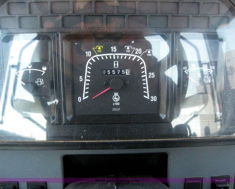 image for item 5253 1997 New Holland 6640SL tractor