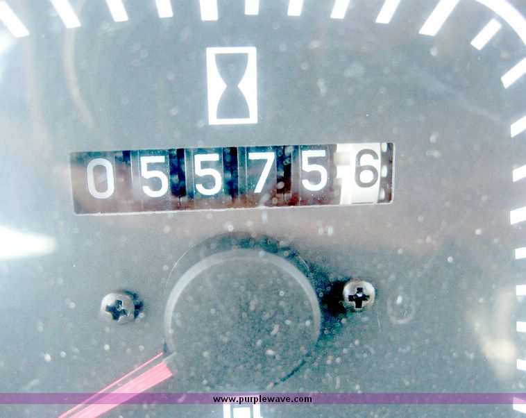 image for item 5253 1997 New Holland 6640SL tractor