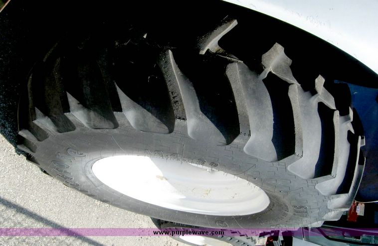 image for item 5255 1996 New Holland 6640SL tractor