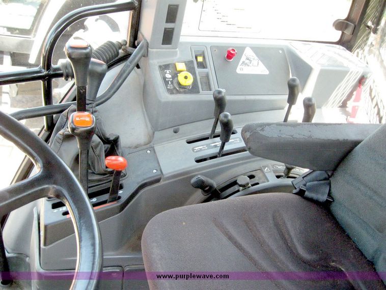 image for item 5256 1996 New Holland 6640SL tractor