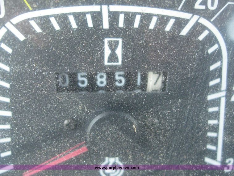 image for item 5256 1996 New Holland 6640SL tractor