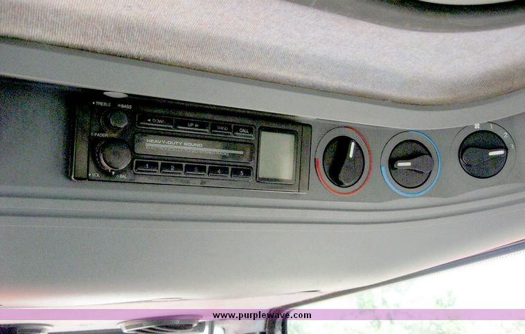 image for item 5256 1996 New Holland 6640SL tractor