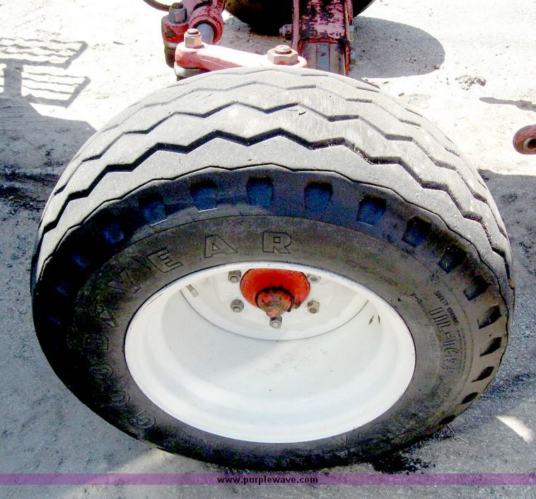 image for item 5256 1996 New Holland 6640SL tractor