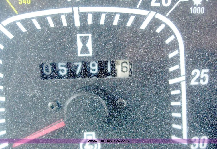 image for item 5257 1996 New Holland 6640SL tractor