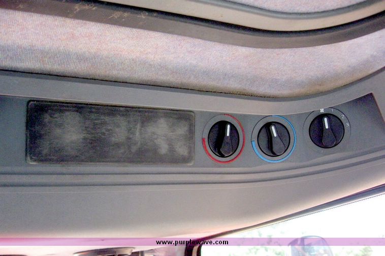 image for item 5257 1996 New Holland 6640SL tractor