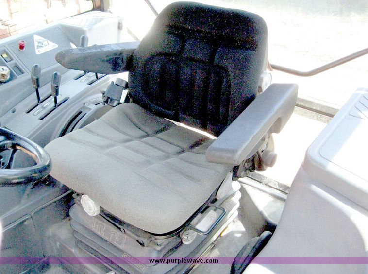 image for item 5257 1996 New Holland 6640SL tractor