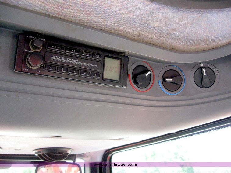 image for item 5258 1996 New Holland 6640SL tractor