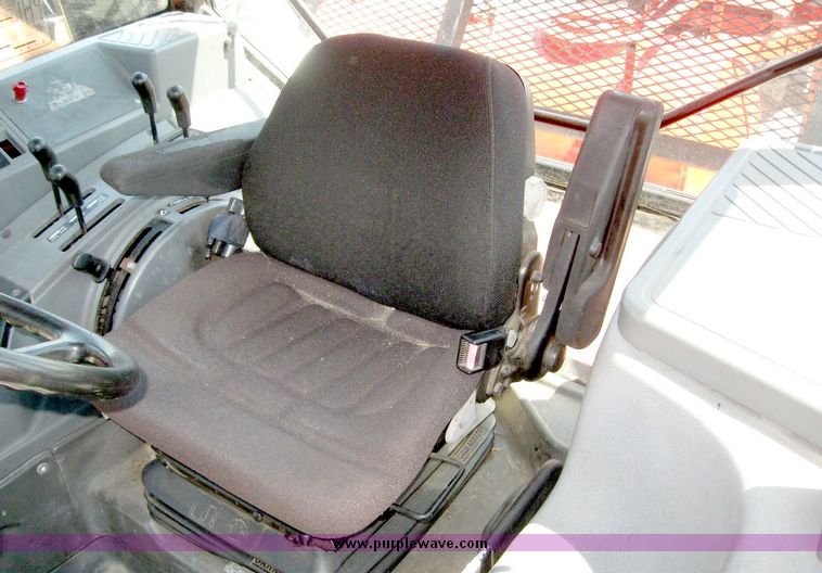 image for item 5258 1996 New Holland 6640SL tractor