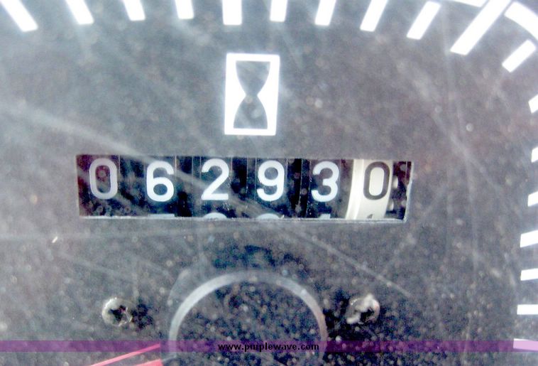 image for item 5259 1996 New Holland 6640SL tractor