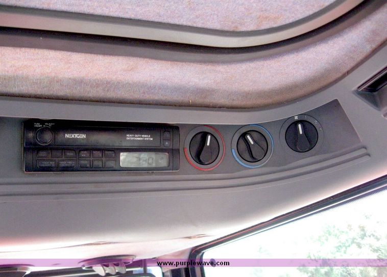 image for item 5259 1996 New Holland 6640SL tractor