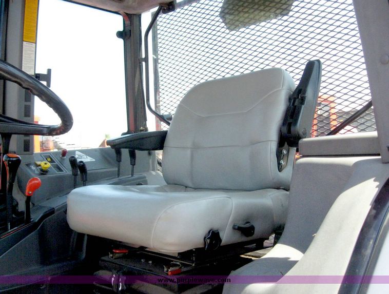 image for item 5259 1996 New Holland 6640SL tractor