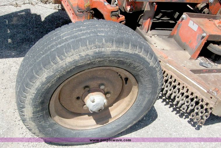 image for item 5269 1991 John Deere 2555 tractor