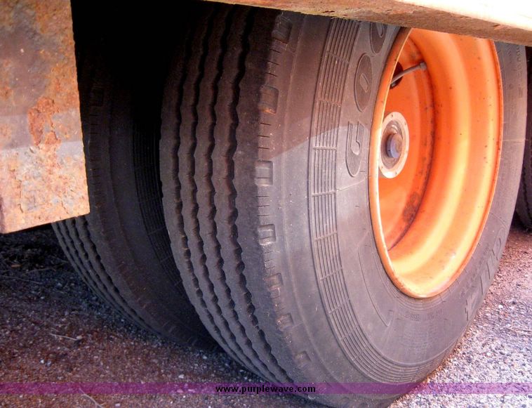 image for item 5271 1993 Landoll 15 ton trailer