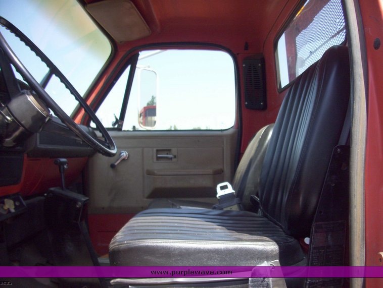 image for item 5349 1985 GMC Top Kick ME6500 C7D064 rollback truck