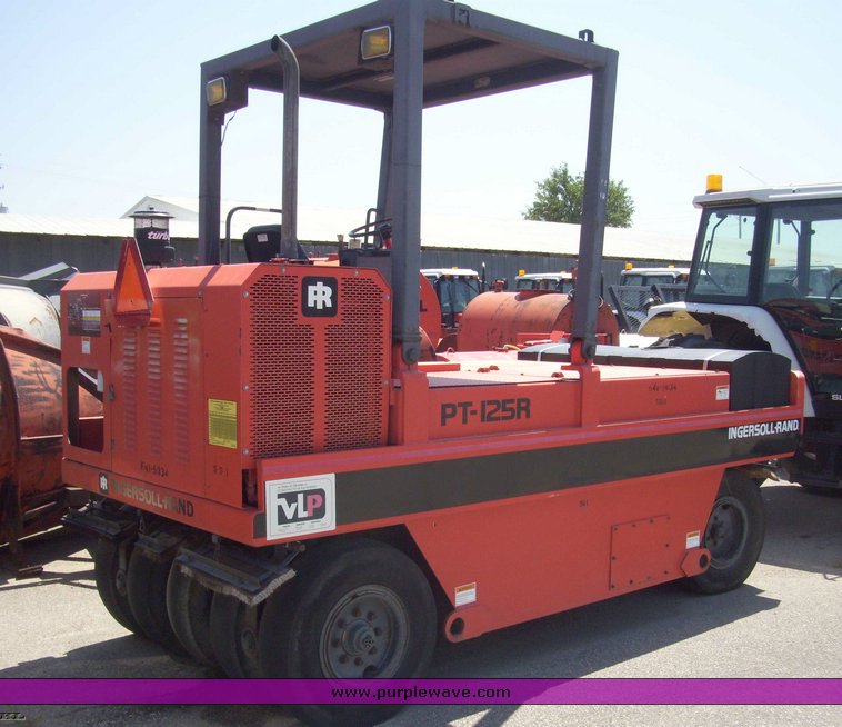 image for item 5351 1993 Ingersoll Rand PT-125R pneumatic roller