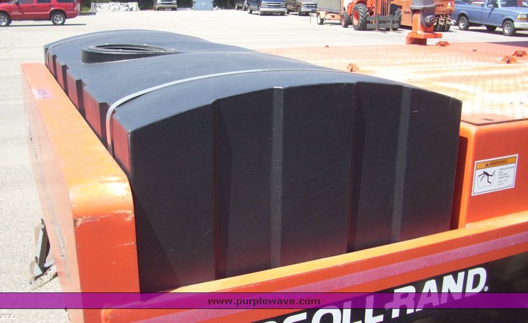 image for item 5351 1993 Ingersoll Rand PT-125R pneumatic roller