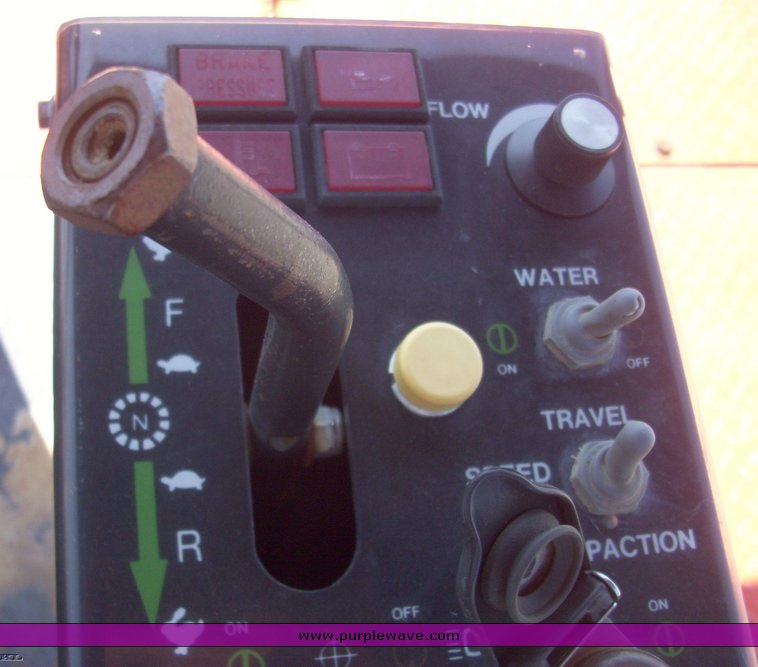 image for item 5351 1993 Ingersoll Rand PT-125R pneumatic roller