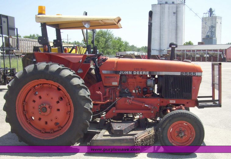 image for item 5367 1991 John Deere 2555 tractor