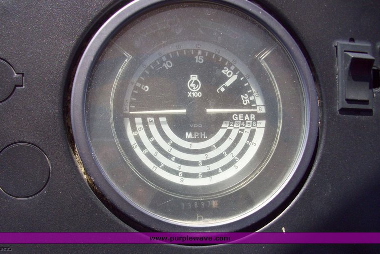 image for item 5367 1991 John Deere 2555 tractor