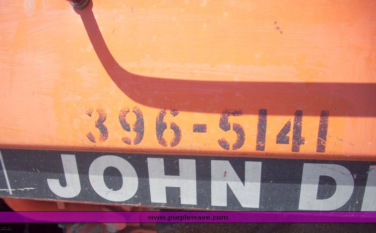 image for item 5367 1991 John Deere 2555 tractor