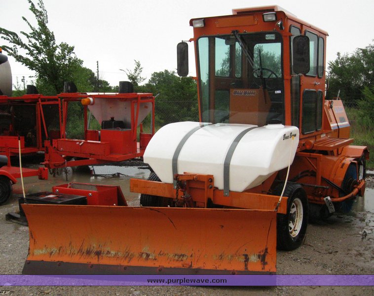 image for item 6860 1998 Broce RC-350 self propelled broom