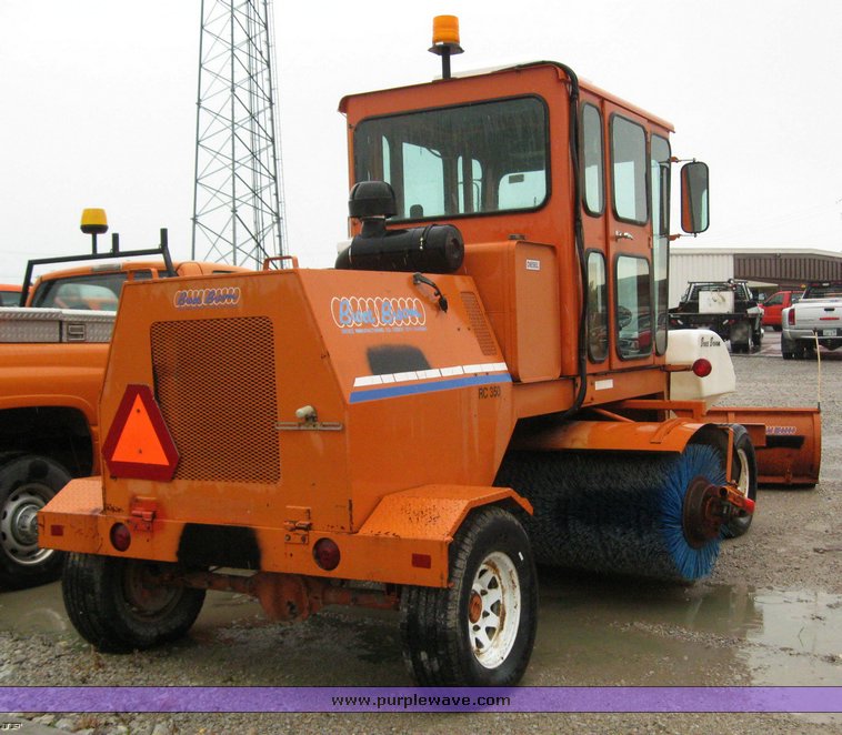 image for item 6860 1998 Broce RC-350 self propelled broom