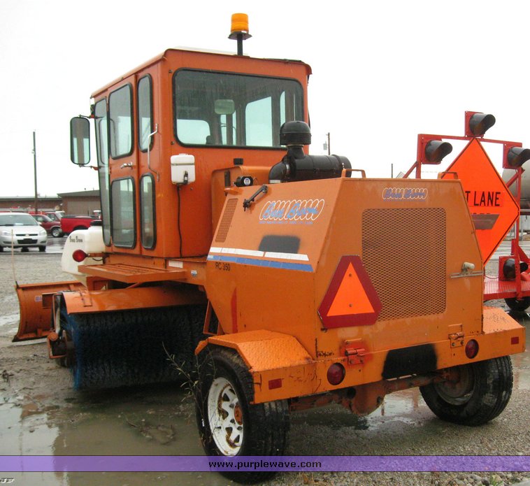 image for item 6860 1998 Broce RC-350 self propelled broom