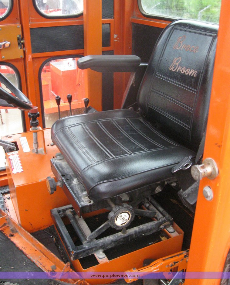 image for item 6860 1998 Broce RC-350 self propelled broom